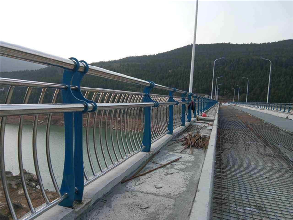 怒江不锈钢桥梁护栏的特点及其在桥梁安全中的重要作用