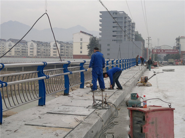 怒江不锈钢复合管护栏常见问题及解决方案
